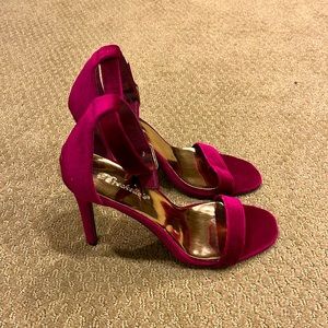 Breckelles Magenta Velvet High Heels—Size 7